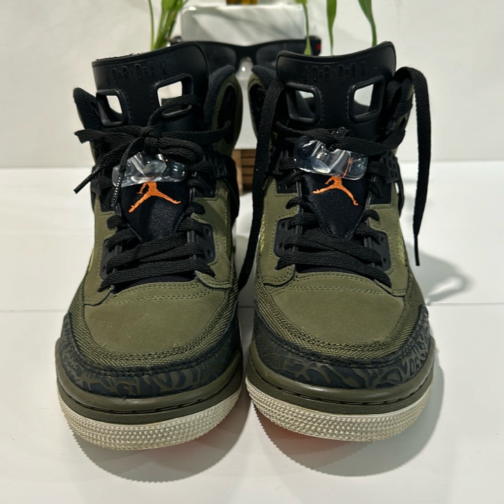 JORDAN SPIZIKE OLIVE GREEN MENS SIZE 9